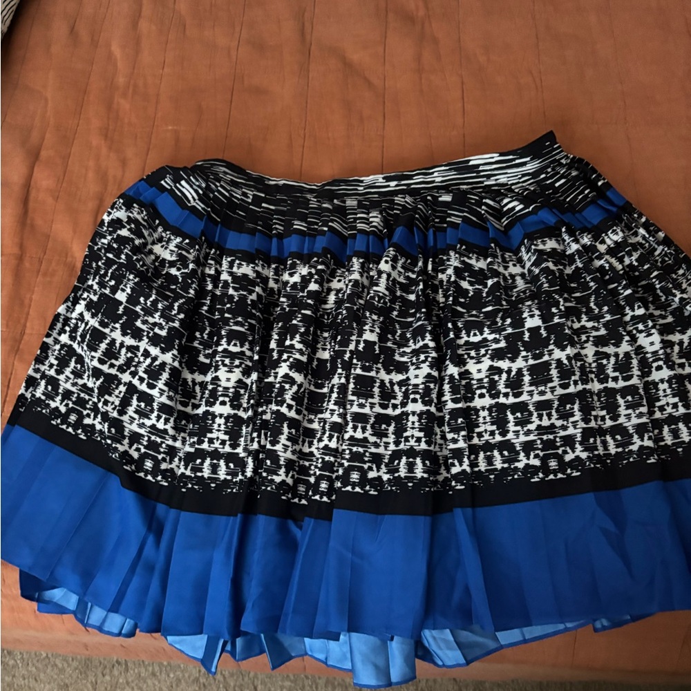 Vince Camuto Black, White & Royal Blue Printed Pleated Skirt